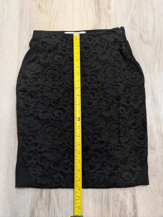 Diane von Furstenberg Black Lace Pencil Skirt - Size 0 - Picture 8 of 8